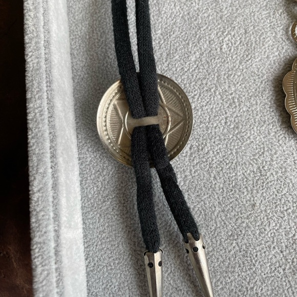 Western wear bolo tie and belt - Picture 3 of 6